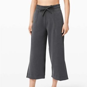 Lululemon Soft Ambitions High Rise Crop, Graphite Grey, Size 8. Pre-loved.